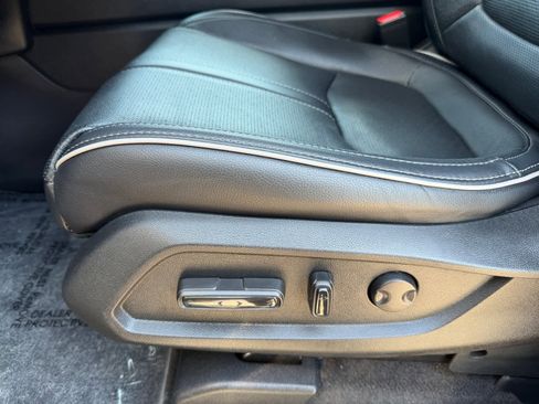 Used 2023 Honda Pilot Elite image 25