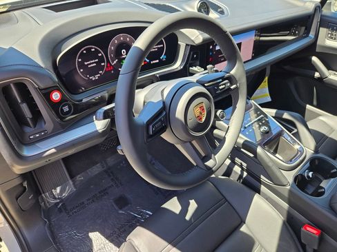 New 2025 Porsche Cayenne E-Hybrid Coupe image 4