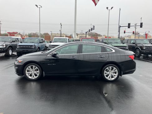 Used 2017 Chevrolet Malibu Premier w/ Driver Confidence Package image 5