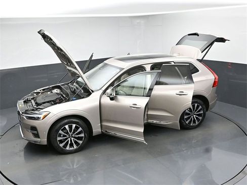 Used 2023 Volvo XC60 B5 Plus image 48