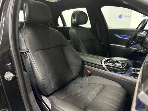 Used 2024 BMW i7 xDrive60 AWD/4WD image 32
