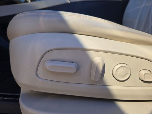 Used 2023 Buick Enclave Avenir FWD image 29