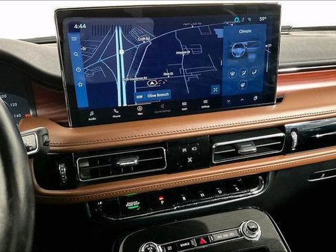 Used 2023 Lincoln Nautilus Reserve image 6