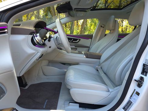 Used 2023 Mercedes-Benz EQS 580 4MATIC Sedan image 11