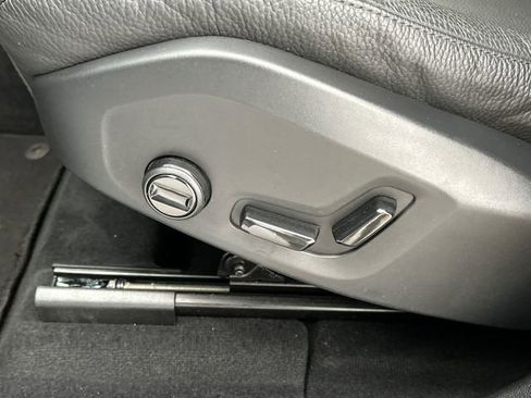 Certified 2025 Volvo XC60 B5 Plus image 11