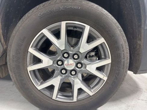 Used 2023 GMC Acadia SLT image 9