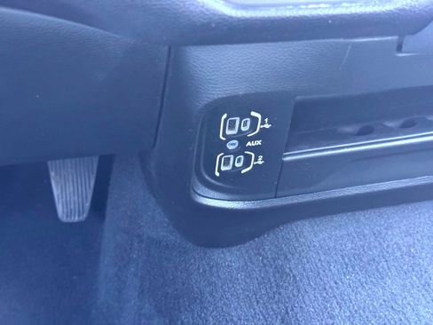 Used 2024 RAM 3500 Big Horn image 24