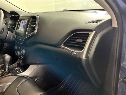 Used 2020 Jeep Cherokee Latitude Plus image 18