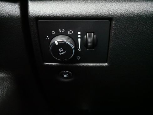 Used 2020 Jeep Grand Cherokee Limited w/ Luxury Group II image 27