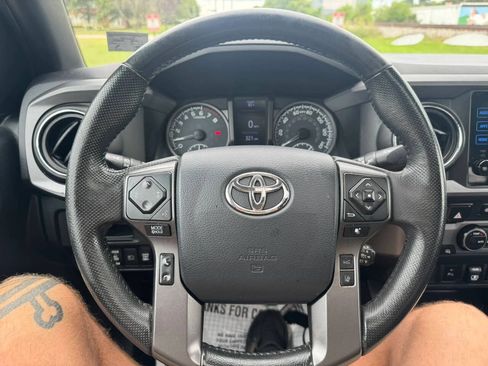 Used 2019 Toyota Tacoma TRD Off-Road w/ TRD Premium Off Road Package AWD/4WD image 13