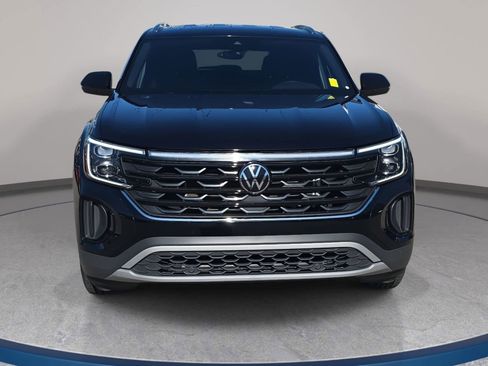 Used 2024 Volkswagen Atlas Cross Sport SE AWD/4WD image 2