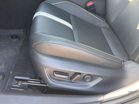 Used 2025 Toyota Camry SE AWD/4WD image 11