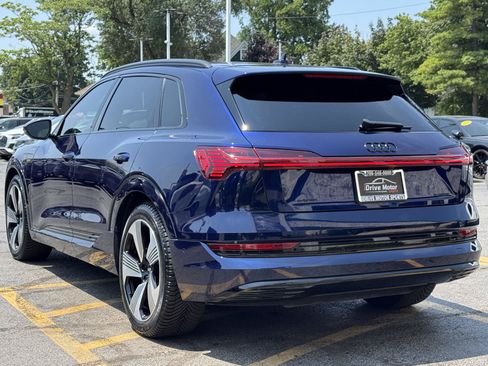 Used 2022 Audi e-tron Premium Plus w/ Premium Plus Package AWD/4WD image 8