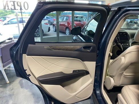Used 2019 Lincoln MKC Reserve w/ MKC Climate Package AWD/4WD image 15