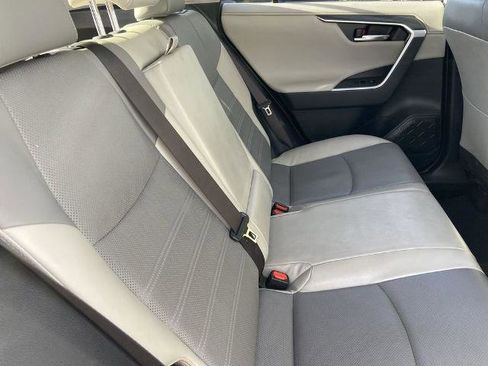 Used 2019 Toyota RAV4 Limited image 24