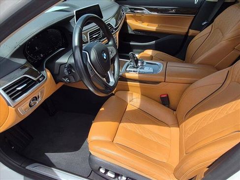 Used 2022 BMW 740i w/ Premium Package RWD image 12