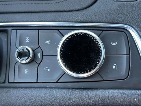 Used 2024 Cadillac XT6 Premium Luxury image 28