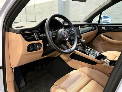 Used 2025 Porsche Macan image 4