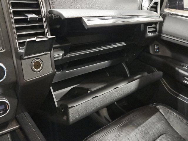 Certified 2020 Ford Expedition Limited w/ Special Edition Package AWD/4WD image 32