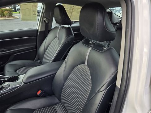 Used 2019 Toyota Camry SE image 15