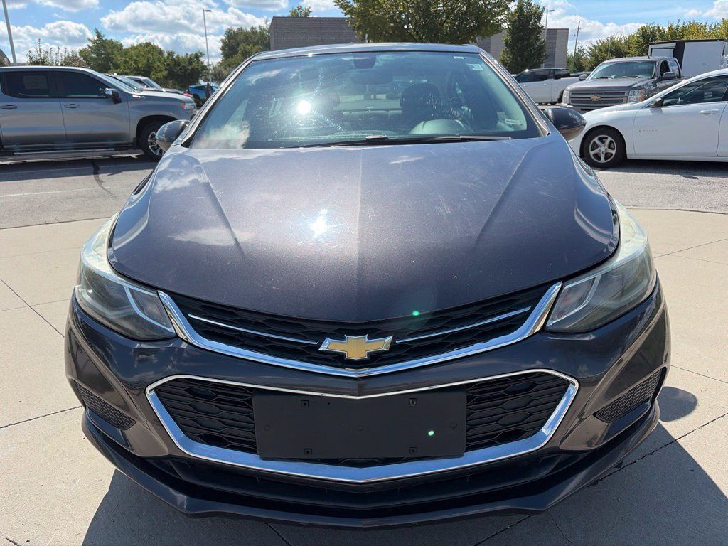Used 2017 Chevrolet Cruze LT FWD image 3