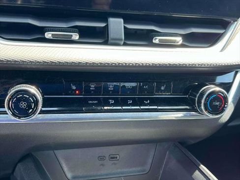 Used 2025 Chevrolet Equinox LT w/ Safety and Technology Package image 27