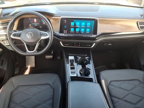 Used 2024 Volkswagen Atlas SE image 19