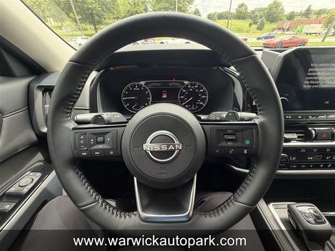Used 2023 Nissan Pathfinder SL w/ Black Appearance Package AWD/4WD image 5