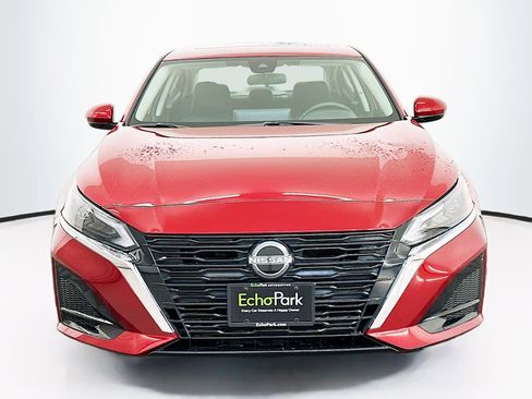 Used 2023 Nissan Altima 2.5 SV w/ SV Premium Package image 2