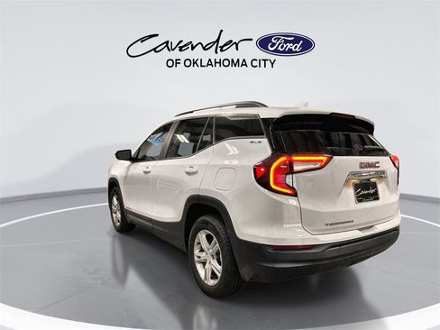 Used 2023 GMC Terrain SLE w/ Driver Convenience Package image 6