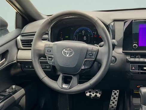 Used 2025 Toyota Camry SE w/ Convenience Package FWD image 12