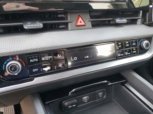 Certified 2025 Kia Sportage LX AWD/4WD image 16