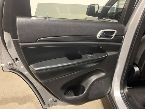 Used 2020 Jeep Grand Cherokee Laredo image 19