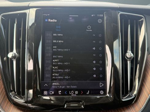 Used 2023 Volvo XC60 B5 Plus w/ Protection Package Premier image 25