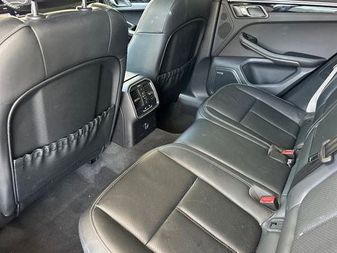 Certified 2024 Porsche Macan AWD/4WD image 13