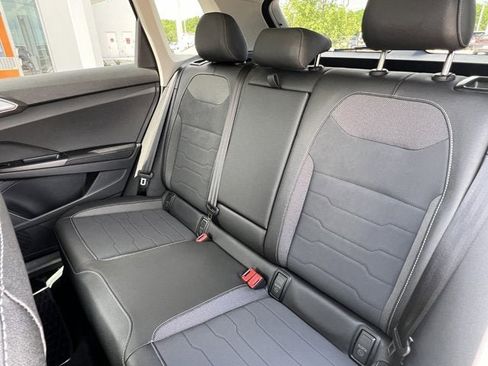 New 2025 Volkswagen Taos SE image 30