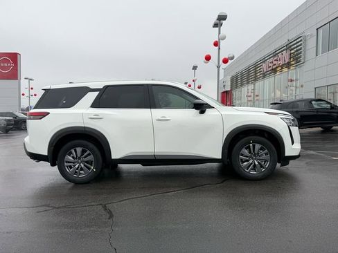 New 2026 Nissan Pathfinder S image 2
