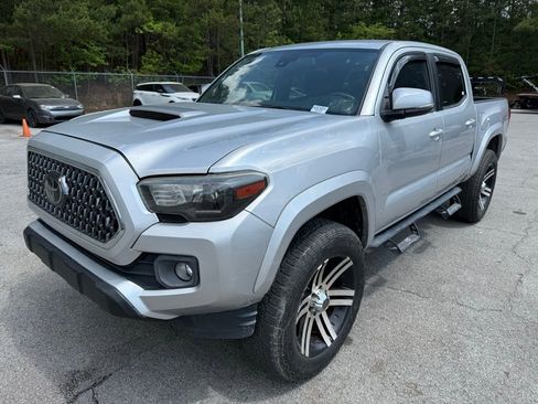 Used 2019 Toyota Tacoma TRD Sport w/ Technology Package AWD/4WD image 3