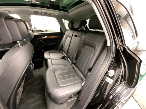 Used 2023 Audi Q5 2.0T Premium w/ Convenience Package AWD/4WD image 19