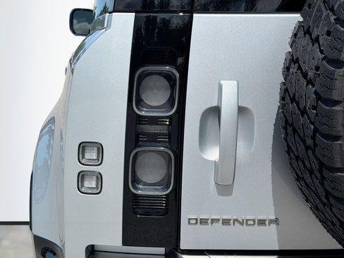 Used 2020 Land Rover Defender 110 X AWD/4WD image 10