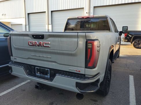 Used 2024 GMC Sierra 2500 AT4 w/ AT4 Premium Plus Package AWD/4WD image 4