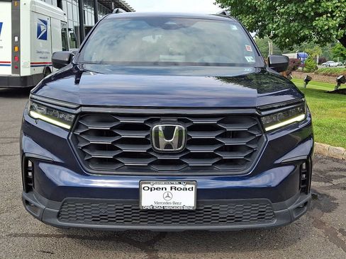 Used 2025 Honda Pilot Sport image 2