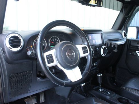 Used 2015 Jeep Wrangler Unlimited Sahara AWD/4WD image 2