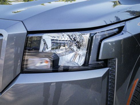 Used 2023 Nissan Frontier SV w/ SV Convenience Package image 6