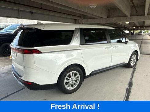 Used 2024 Kia Carnival LX FWD image 15