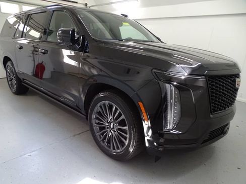 Used 2025 Cadillac Escalade ESV Sport Platinum AWD/4WD image 1