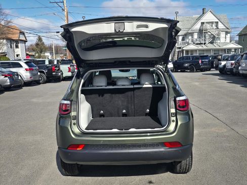 Used 2019 Jeep Compass Latitude w/ Cold Weather Group image 17