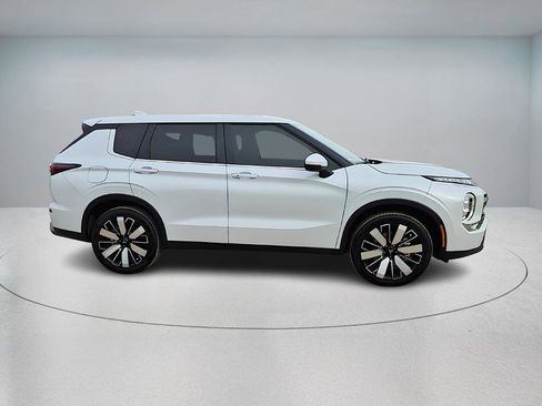 New 2026 Mitsubishi Outlander SE AWD/4WD image 8