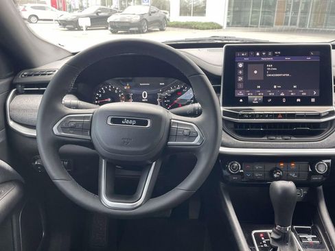 Used 2024 Jeep Compass Latitude image 13