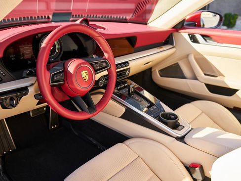 Used 2021 Porsche 911 Targa 4S image 2